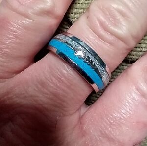 Silvertone faux blue turquoise grey glitter band arrow ring